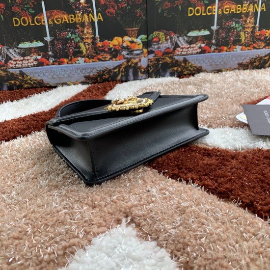 530 [Dolce Gabbana] Chain hand-held crossbody bag model number: 6613 original list ➰Delicious handmade Imported cowhide leather with original hardware bag body with pure handmade oil on top of the top of many celebrities' favorites. Crossbody can be purch