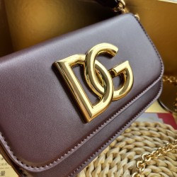 520 【Dolce Gabbana】New model number: 9113 original sheet ➰Delicate handmade, single shoulder crossbody, dual purpose, imported raw materials, real gold-plated DG logo on the bottom, the flip cover is hidden magnetic buckle, removable electroplated rutheni