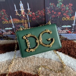 600 【Dolce Gabbana】Top original list ➰Delicate handmade series crossbody bags, imported raw materials, front embellishment, resin bottom plated true gold DG logo, front flip cover adopts hidden magnetic buckle opening and closing, fixed electroplated ruth