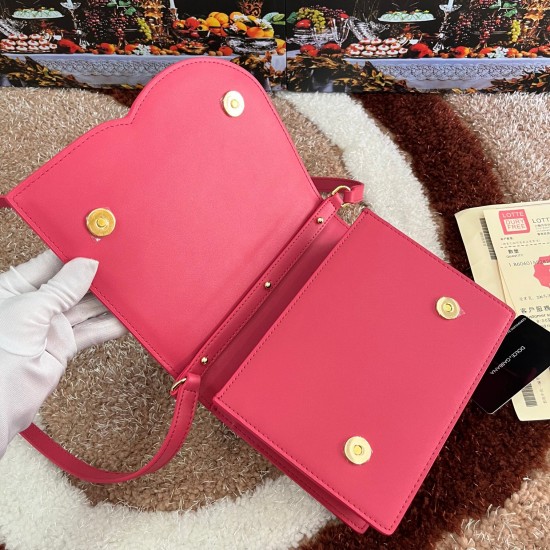 530 [Dolce Gabbana] Model number: 5515 Top original list ➰Delicious handmade, imported cowhide bag body with pure handmade oil edges on top, embellished with standing effect quilted DG log Fashion trend, favorite of many celebrities, crossbody, overseas p