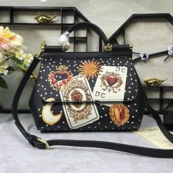 480 [Dolce Gabbana] Crossbody, mirror, special products for overseas purchasing, new bag style and aura, any combination can be as long as there is a fashionable heart, you can keep it clearly, when and where DG will always show you infinite surprises Lux
