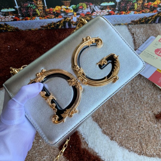 600 【Dolce Gabbana】Top original list ➰Delicate handmade series crossbody bags, imported raw materials, front embellishment, resin bottom plated true gold DG logo, front flip cover adopts hidden magnetic buckle opening and closing, fixed electroplated ruth 600 【Dolce Gabbana】Top original list ➰Delicate handmade series crossbody bags, imported raw materials, front embellishment, resin bottom plated true gold DG logo, front flip cover adopts hidden magnetic buckle opening and closing, fixed electroplated ruth
