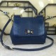 530 Medium size [Dolce Gabbana] Colorful Diamond Lizard Pattern Crossbody Bag Original Single Perfect Bag Shape Imported Top-Level Lizard Pattern Cowhide, Customized Vacuum High Electroplating Hardware All-match Bag Style Hand-Owned Crossbody is suitable 