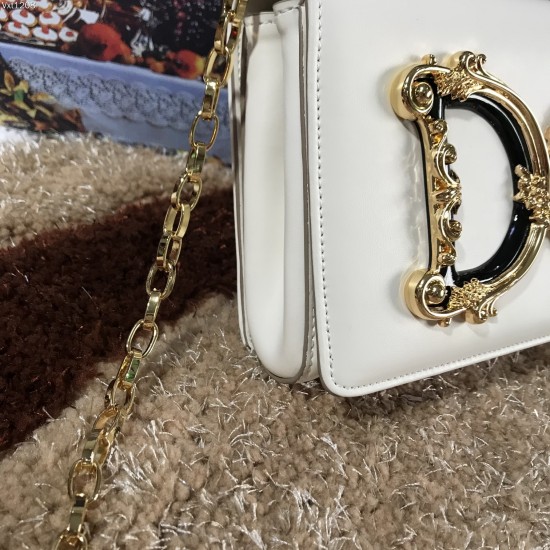 600 【Dolce Gabbana】Top original list ➰Delicate handmade series crossbody bags, imported raw materials, front embellishment, resin bottom plated true gold DG logo, front flip cover adopts hidden magnetic buckle opening and closing, fixed electroplated ruth 600 【Dolce Gabbana】Top original list ➰Delicate handmade series crossbody bags, imported raw materials, front embellishment, resin bottom plated true gold DG logo, front flip cover adopts hidden magnetic buckle opening and closing, fixed electroplated ruth