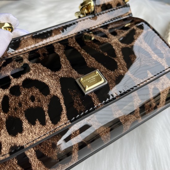 470 [Dolce Gabbana] model number: 2111 patent leather leopard print, perfect bag shape, customized vacuum high electroplated hardware, versatile bag type, portable crossbody is suitable for any occasion, gorgeous enough to amazing four seats, every presen