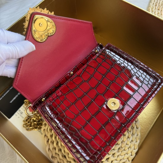 530 [Dolce Gabbana] Chain hand-held crossbody bag model number: 6613 crocodile pattern Top original list ➰Delicious handmade Imported cowhide with original hardware bag body top handmade oil edges The favorite of many celebrities, crossbody can be crossbo