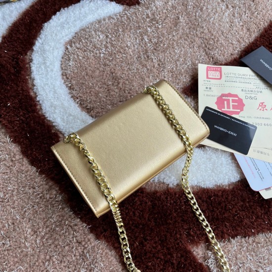 500 [Dolce Gabbana] Model number: 5183 Original order ➰Delicate handmade Imported cowhide with original hardware bag body with pure handmade oil on top of the top of many celebrities' favorites, crossbody, special products for overseas purchasing agents, 