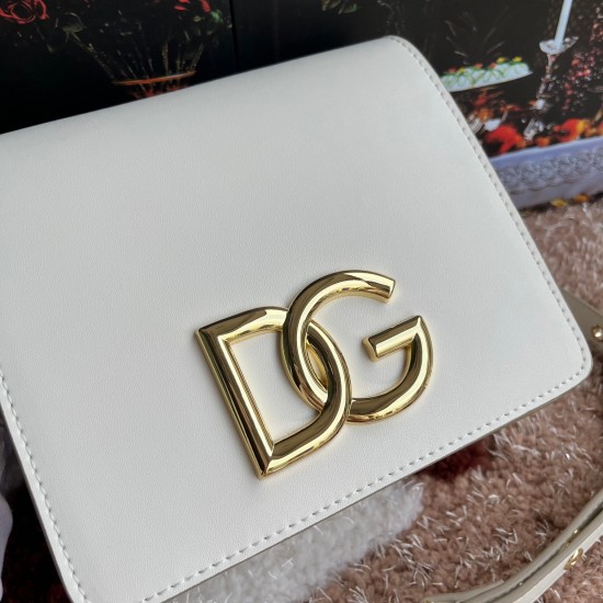600 [Dolce Gabbana] Model number: 5188 original list ➰Semantic delicate handmade imported cowhide, front DG logo, pure handmade oil on the top of the bag, favorite of many celebrities, overseas purchasing special products, style and aura, new bag style, a