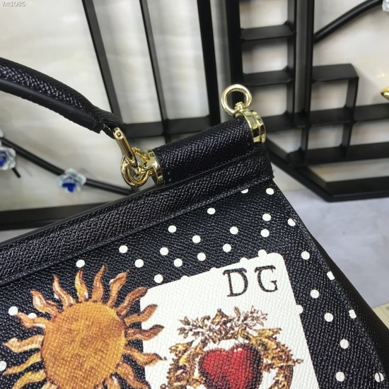 480 [Dolce Gabbana] Crossbody, mirror, special products for overseas purchasing, new bag style and aura, any combination can be as long as there is a fashionable heart, you can keep it clearly, when and where DG will always show you infinite surprises Lux