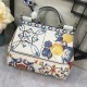 480 [Dolce Gabbana] The same crossbody bag as a celebrity, crossbody, mirror, overseas purchasing special products, fashionable and aura, brand new bag style, any combination can be as long as there is a fashionable heart, you can keep it clearly, when an