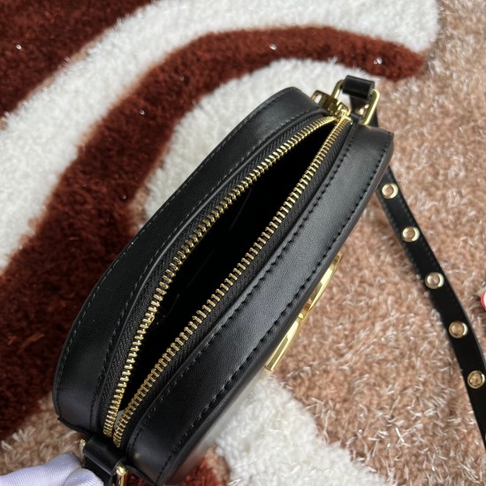 530【Dolce Gabbana】Model number: 3320 Original ➰Semantic delicate handmade imported cowhide, front DG logo, pure handmade oil on the top of the bag, favorite of many celebrities, overseas purchasing special products, fashionable and aura, new bag style, an 530【Dolce Gabbana】Model number: 3320 Original ➰Semantic delicate handmade imported cowhide, front DG logo, pure handmade oil on the top of the bag, favorite of many celebrities, overseas purchasing special products, fashionable and aura, new bag style, an