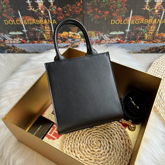 520 【Dolce Gabbana】New.Model number: 5527 Original DG Logo Bag Mini Tote Bag➰Deliciously handmade, imported cowhide bag body with pure handmade oil edges on top, the favorite of many celebrities, overseas purchasing special products, style and aura, as lo 520 【Dolce Gabbana】New.Model number: 5527 Original DG Logo Bag Mini Tote Bag➰Deliciously handmade, imported cowhide bag body with pure handmade oil edges on top, the favorite of many celebrities, overseas purchasing special products, style and aura, as lo