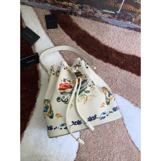 510 [Dolce Gabbana] Classic bucket bag, crossbody, special products for overseas purchasing, new bag style and aura, any combination can be used as long as there is a fashionable heart, you can keep it clearly when and where DG will always show you infini