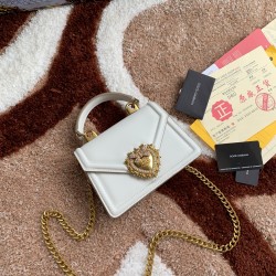 530 [Dolce Gabbana] Chain hand-held crossbody bag model number: 6613 original list ➰Delicious handmade Imported cowhide leather with original hardware bag body with pure handmade oil on top of the top of many celebrities' favorites. Crossbody can be purch
