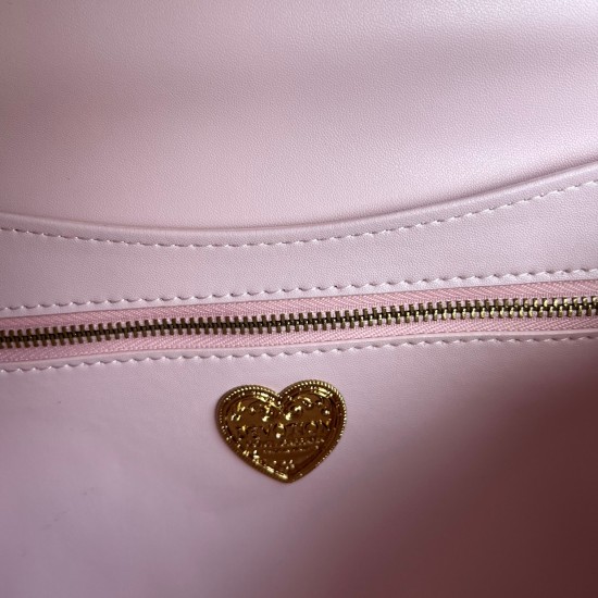 600 [Dolce Gabbana] Top original list ➰Delicious handmade Imported cowhide leather with original hardware bag body with pure handmade oil on top of the top of many celebrities' favorites. Crossbody can be purchased overseas for special products with a sty