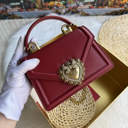 510 [Dolce Gabbana] Chain hand-held crossbody bag model number: 6613 plain paper Original ➰Delicious handmade Imported cowhide with original hardware bag body with pure handmade oil on top of the top of many celebrities' favorites, crossbody, special prod