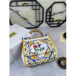 480 [Dolce Gabbana] Crossbody, mirror, special products for overseas purchasing, new bag style and aura, any combination can be as long as there is a fashionable heart, you can keep it clearly, when and where DG will always show you infinite surprises Lux
