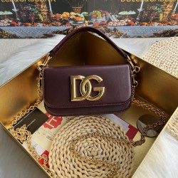 520 【Dolce Gabbana】New model number: 9113 original sheet ➰Delicate handmade, single shoulder crossbody, dual purpose, imported raw materials, real gold-plated DG logo on the bottom, the flip cover is hidden magnetic buckle, removable electroplated rutheni