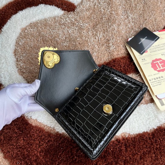 550 [Dolce Gabbana] Chain hand-held crossbody bag model number: 6613 crocodile pattern Original list ➰Delicious handmade Imported cowhide with original hardware bag body top pure handmade oil edges The favorite of many celebrities is Crossbody, Special pr