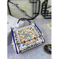 480 [Dolce Gabbana] Crossbody, mirror, special products for overseas purchasing, new bag style and aura, any combination can be as long as there is a fashionable heart, you can keep it clearly, when and where DG will always show you infinite surprises Lux