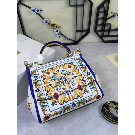 480 [Dolce Gabbana] Crossbody, mirror, special products for overseas purchasing, new bag style and aura, any combination can be as long as there is a fashionable heart, you can keep it clearly, when and where DG will always show you infinite surprises Lux