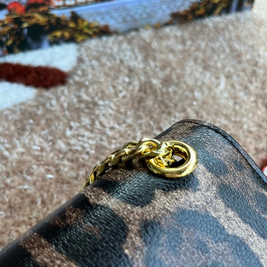 500 [Dolce Gabbana] Model number: 5183 Original order ➰Delicate handmade Imported cowhide with original hardware bag body with pure handmade oil on top of the top of many celebrities' favorites, crossbody, special products for overseas purchasing agents, 