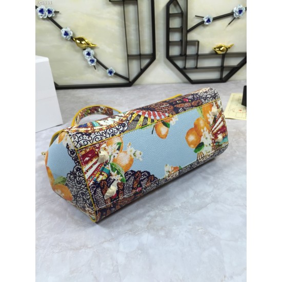 480 [Dolce Gabbana] The same crossbody bag as a celebrity, crossbody, mirror, overseas purchasing special products, fashionable and aura, brand new bag style, any combination can be as long as there is a fashionable heart, you can keep it clearly, when an