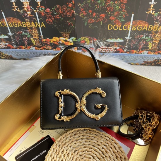 550 【Dolce Gabbana】❤️New.Model number: 9111 original list ➰Delicate and handmade, imported cowhide bag body with pure handmade oil edges on the top, embellished with DG double electroplating sign fashion trend, front flip cover adopts hidden magnetic buck 550 【Dolce Gabbana】❤️New.Model number: 9111 original list ➰Delicate and handmade, imported cowhide bag body with pure handmade oil edges on the top, embellished with DG double electroplating sign fashion trend, front flip cover adopts hidden magnetic buck