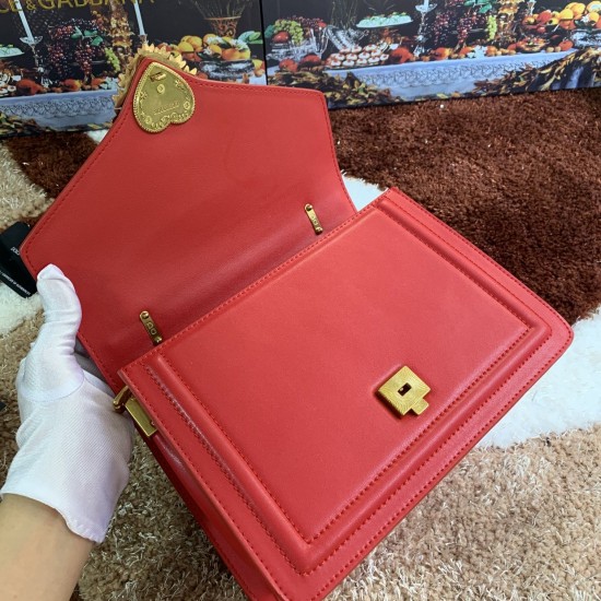 550 [Dolce Gabbana] Model number: 4158 Original single crossbody women's bag ➰Delicious handmade imported cowhide with original hardware bag body with pure handmade oil on top of the top of many celebrities' favorites. Crossbody can be purchased overseas 