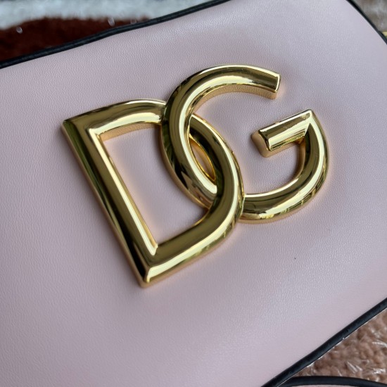 530【Dolce Gabbana】Model number: 3320 Original ➰Semantic delicate handmade imported cowhide, front DG logo, pure handmade oil on the top of the bag, favorite of many celebrities, overseas purchasing special products, fashionable and aura, new bag style, an 530【Dolce Gabbana】Model number: 3320 Original ➰Semantic delicate handmade imported cowhide, front DG logo, pure handmade oil on the top of the bag, favorite of many celebrities, overseas purchasing special products, fashionable and aura, new bag style, an