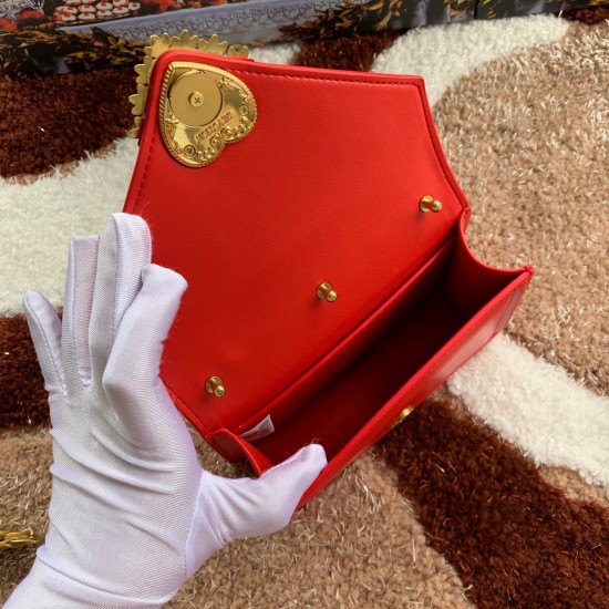 530 [Dolce Gabbana] Chain hand-held crossbody bag model number: 6613 original list ➰Delicious handmade Imported cowhide leather with original hardware bag body with pure handmade oil on top of the top of many celebrities' favorites. Crossbody can be purch