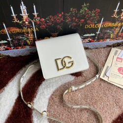 600 [Dolce Gabbana] Model number: 5188 original list ➰Semantic delicate handmade imported cowhide, front DG logo, pure handmade oil on the top of the bag, favorite of many celebrities, overseas purchasing special products, style and aura, new bag style, a