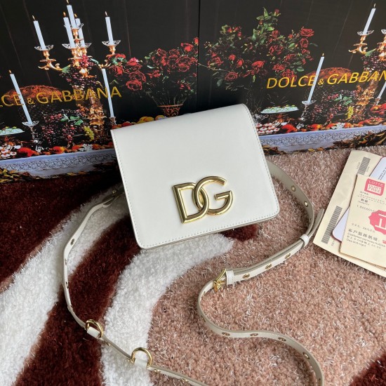 600 [Dolce Gabbana] Model number: 5188 original list ➰Semantic delicate handmade imported cowhide, front DG logo, pure handmade oil on the top of the bag, favorite of many celebrities, overseas purchasing special products, style and aura, new bag style, a
