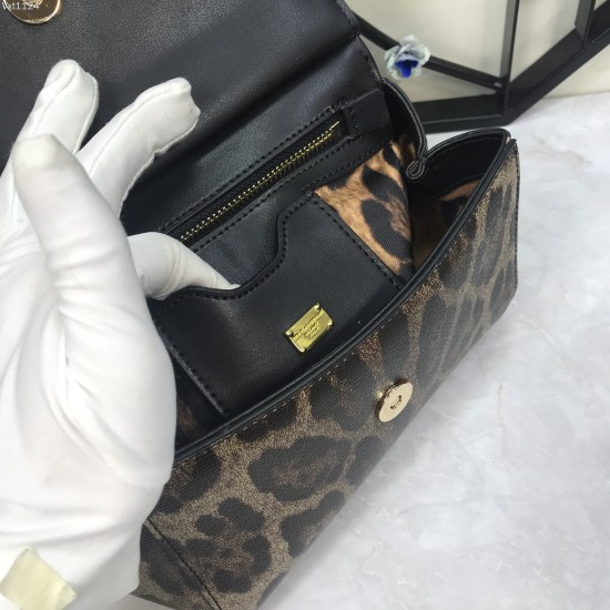 P450 original list [Dolce Gabbana] classic leopard print Another platinum bag in the fashion industry ➰Delicate handmade, favorite of many celebrities, crossbody, mirror, overseas purchasing special products!Imported palm-print cowhide with original hardw