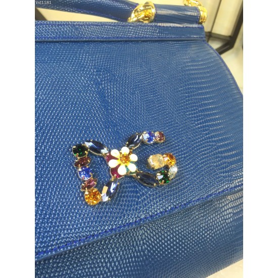 530 Medium size [Dolce Gabbana] Colorful Diamond Lizard Pattern Crossbody Bag Original Single Perfect Bag Shape Imported Top-Level Lizard Pattern Cowhide, Customized Vacuum High Electroplating Hardware All-match Bag Style Hand-Owned Crossbody is suitable 