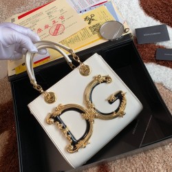630 [Dolce Gabbana] Model number: 5180# Original order ➰Delicious handmade Imported cowhide with original hardware bag body with pure handmade oil on top of the top of many celebrities' favorites, crossbody, special products for overseas purchasing agents