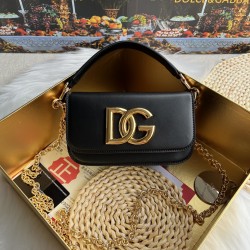 520 【Dolce Gabbana】New model number: 9113 original sheet ➰Delicate handmade, single shoulder crossbody, dual purpose, imported raw materials, real gold-plated DG logo on the bottom, the flip cover is hidden magnetic buckle, removable electroplated rutheni