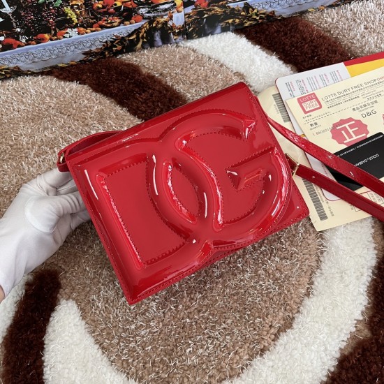 530 [Dolce Gabbana] Model number: 5515 Top original list ➰Delicious handmade, imported cowhide bag body with pure handmade oil edges on top, embellished with standing effect quilted DG log Fashion trend, favorite of many celebrities, crossbody, overseas p