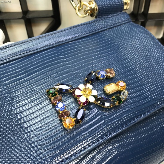470 Small [Dolce Gabbana] Colorful Diamond Lizard Pattern Crossbody Bag Original Single Perfect Bag Shape Imported Top-Level Lizard Pattern Cowhide, Customized Vacuum High Electroplating Hardware All-match Bag Shape Hand-Off Crossbody is suitable for any 