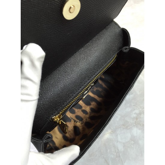 410 Small, high-end product [Dolce Gabbana] crossbody women's bag ➰Delicate handmade, classic style, solid color versatile, favorite of many celebrities, crossbody, mirror, overseas purchasing special products!Imported palm-print cowhide with original har