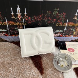 530 [Dolce Gabbana] Model number: 5515 Top original list ➰Delicious handmade, imported cowhide bag body with pure handmade oil edges on top, embellished with standing effect quilted DG log Fashion trend, favorite of many celebrities, crossbody, overseas p