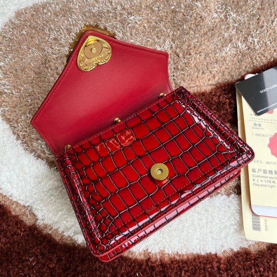550 [Dolce Gabbana] Chain hand-held crossbody bag model number: 6613 crocodile pattern Original list ➰Delicious handmade Imported cowhide with original hardware bag body top pure handmade oil edges The favorite of many celebrities is Crossbody, Special pr