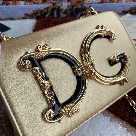 600 【Dolce Gabbana】Top original list ➰Delicate handmade series crossbody bags, imported raw materials, front embellishment, resin bottom plated true gold DG logo, front flip cover adopts hidden magnetic buckle opening and closing, fixed electroplated ruth 600 【Dolce Gabbana】Top original list ➰Delicate handmade series crossbody bags, imported raw materials, front embellishment, resin bottom plated true gold DG logo, front flip cover adopts hidden magnetic buckle opening and closing, fixed electroplated ruth