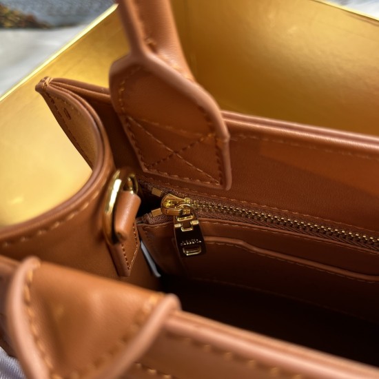 520 【Dolce Gabbana】New.Model number: 5527 Original DG Logo Bag Mini Tote Bag➰Deliciously handmade, imported cowhide bag body with pure handmade oil edges on top, the favorite of many celebrities, overseas purchasing special products, style and aura, as lo 520 【Dolce Gabbana】New.Model number: 5527 Original DG Logo Bag Mini Tote Bag➰Deliciously handmade, imported cowhide bag body with pure handmade oil edges on top, the favorite of many celebrities, overseas purchasing special products, style and aura, as lo