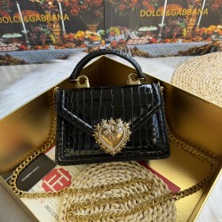 530 [Dolce Gabbana] Chain hand-held crossbody bag model number: 6613 crocodile pattern Top original list ➰Delicious handmade Imported cowhide with original hardware bag body top handmade oil edges The favorite of many celebrities, crossbody can be crossbo