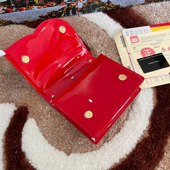 530 [Dolce Gabbana] Model number: 5515 Patent leather top original sheet ➰Delicious handmade, imported cowhide bag body with pure handmade oil edges on top, embellished with standing effect quilted DG log Fashion trend, favorite of many celebrities, cross