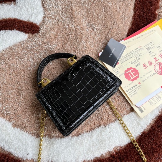 550 [Dolce Gabbana] Chain hand-held crossbody bag model number: 6613 crocodile pattern Original list ➰Delicious handmade Imported cowhide with original hardware bag body top pure handmade oil edges The favorite of many celebrities is Crossbody, Special pr