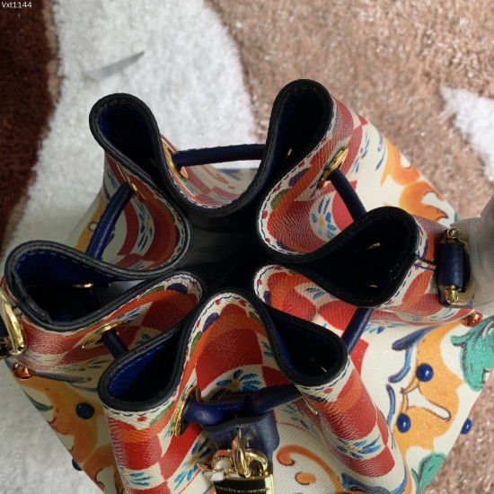 510 [Dolce Gabbana] Classic bucket bag, crossbody, special products for overseas purchasing, new bag style and aura, any combination can be used as long as there is a fashionable heart, you can keep it clearly when and where DG will always show you infini