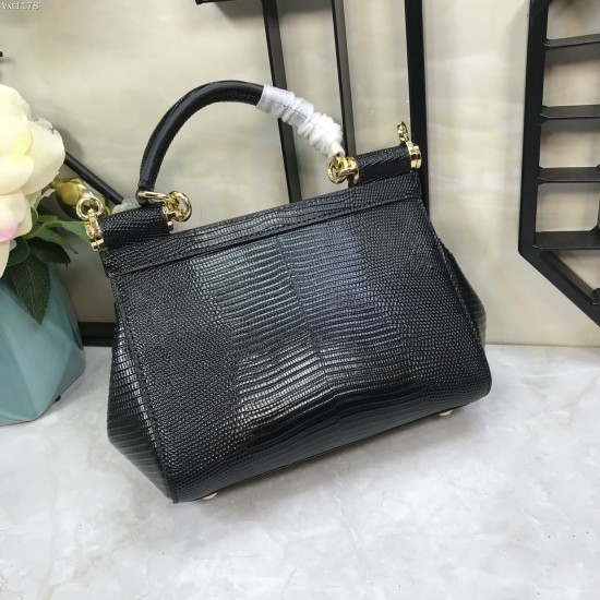 470 Small [Dolce Gabbana] Colorful Diamond Lizard Pattern Crossbody Bag Original Single Perfect Bag Shape Imported Top-Level Lizard Pattern Cowhide, Customized Vacuum High Electroplating Hardware All-match Bag Shape Hand-Off Crossbody is suitable for any 