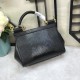 470 Small [Dolce Gabbana] Colorful Diamond Lizard Pattern Crossbody Bag Original Single Perfect Bag Shape Imported Top-Level Lizard Pattern Cowhide, Customized Vacuum High Electroplating Hardware All-match Bag Shape Hand-Off Crossbody is suitable for any 
